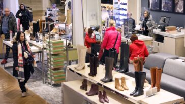 El gasto de los consumidores se recuperó en febrero, según CNBC/NRF Retail Monitor