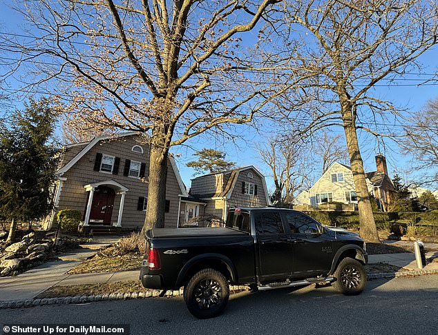 Se dice que un hombre acusado de ocupar una mansión de 2 millones de dólares en Long Island