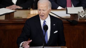 El presidente Biden firma un proyecto de ley de gastos de 460 mil millones de dólares para evitar un cierre parcial del gobierno