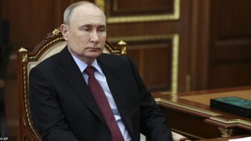 El servicio de inteligencia exterior del presidente Vladimir Putin acusó el lunes a Estados Unidos de intentar inmiscuirse en las elecciones presidenciales de Rusia y dijo que Washington incluso tenía planes de lanzar un ciberataque al sistema de votación en línea.