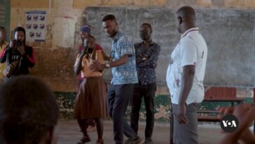 En Ghana, un fotoperiodista inspira a estudiantes sordos a explorar la narración visual