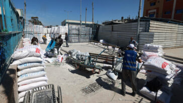 ? En directo: Israel ataca el centro de distribución de alimentos de la ONU en Gaza