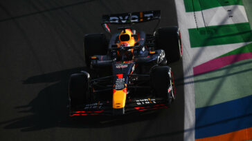 FP1: Max Verstappen lidera a Fernando Alonso y Sergio Pérez durante la primera práctica en Arabia Saudita