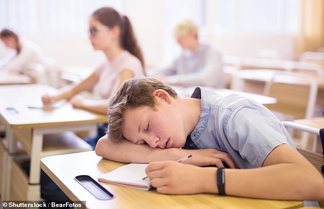 Menos de una quinta parte de los adolescentes duermen las ocho a diez horas recomendadas todas las noches.  Aquellos que obtuvieron las puntuaciones más bajas en términos de salud y satisfacción del sueño tenían más probabilidades de informar que se sentían deprimidos.