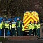 Servicios de emergencia respondiendo a una sospecha de fuga química en Trafford Park