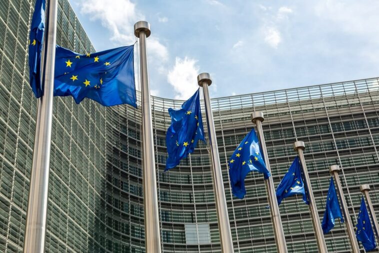 La UE publica un borrador final de reglas sobre el manejo de quejas para emisores de monedas estables - CoinJournal