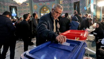 Las elecciones en Irán registran una baja participación récord mientras se espera que los conservadores celebren el parlamento