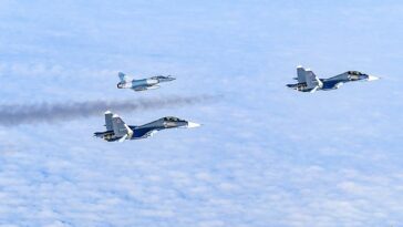 La OTAN dijo que dos Mirage 2000-5 franceses interceptaron ayer un avión ruso SU-30-M sobre el Mar Báltico.