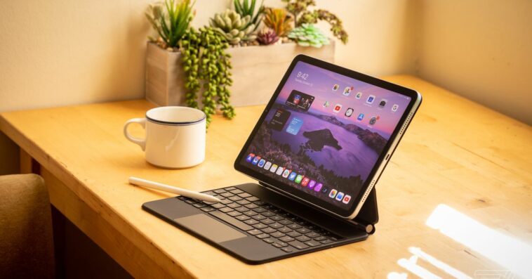 Puedes adquirir el iPad Magic Keyboard de Apple por menos de $200 ahora mismo