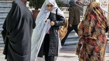 Reseña de prensa iraní: La nueva ley sobre el hijab enfrenta una renovada oposición