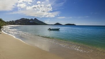La pareja británica estaba de vacaciones en la paradisíaca isla de Carriacou.  Imagen de archivo muestra la playa Paradise en el pueblo de L'Esterre