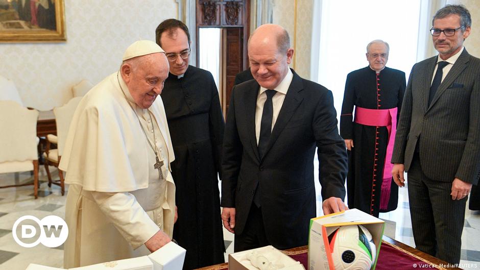 Scholz de Alemania se reúne con el Papa Francisco en el Vaticano
