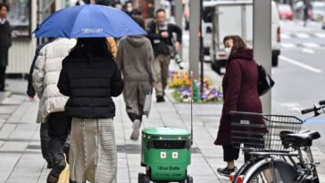 Uber Eats inicia entregas con robots en Tokio