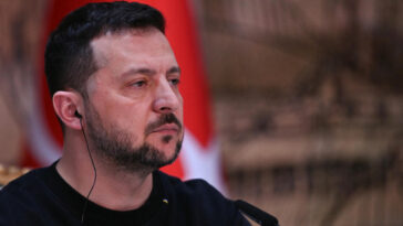 Zelensky dice que los avances rusos en Ucrania están "detenidos"