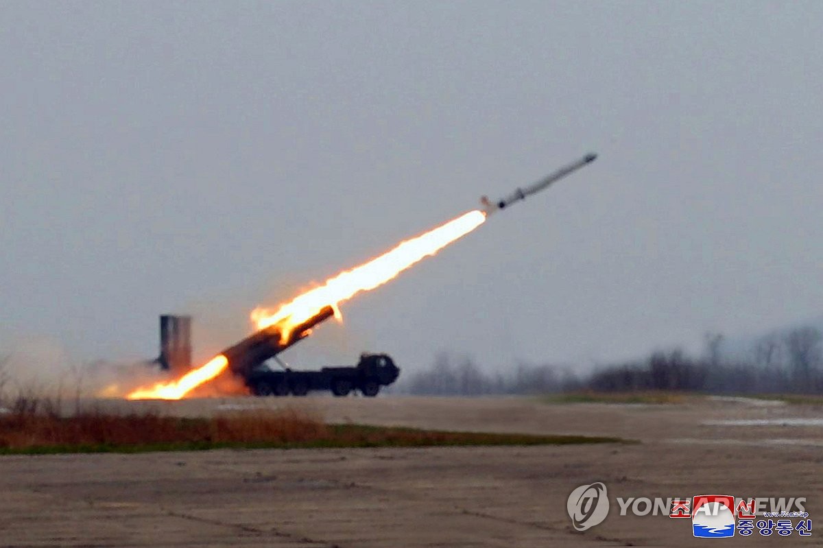 (2nd LD) N. Korea says it conducted &apos;super-large warhead&apos; test for strategic cruise missile