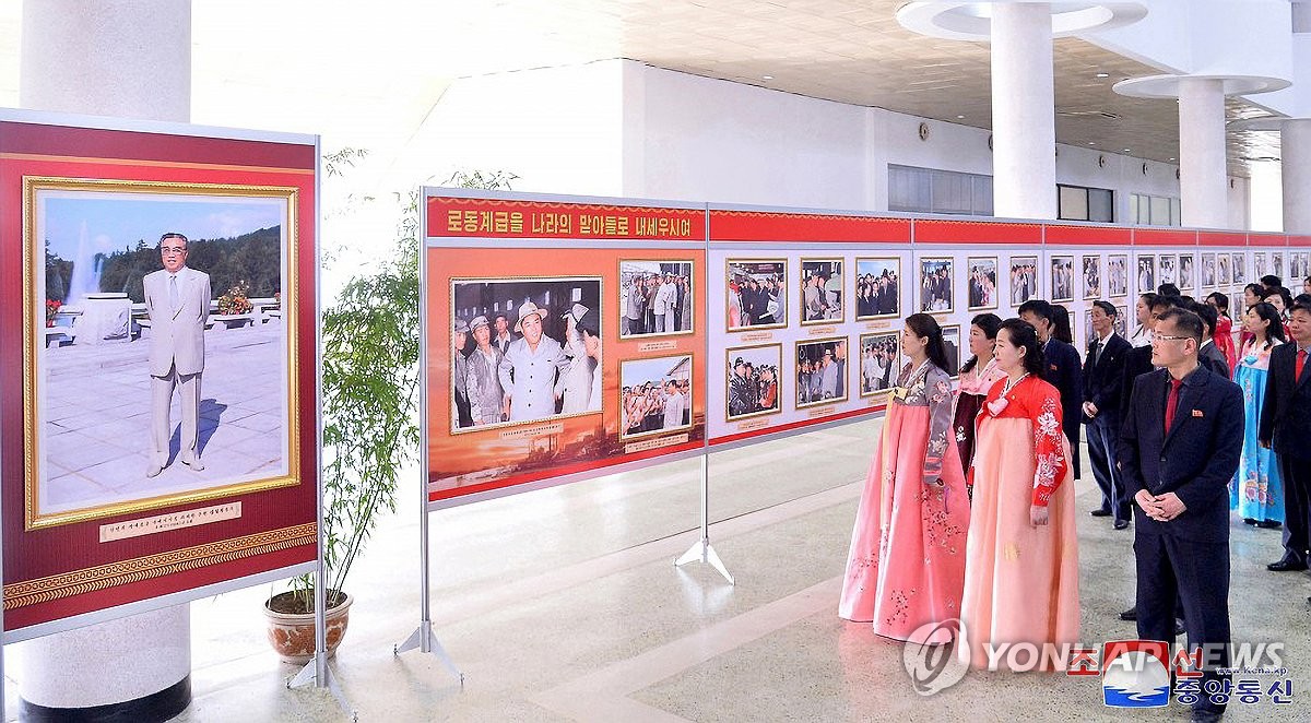 (LEAD) N. Korea revs up festive mood ahead of late founder's birthday