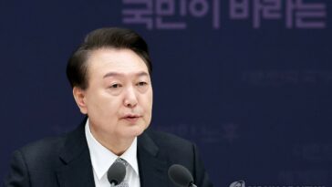 (LEAD) Yoon eases loans criteria for newlywed couples