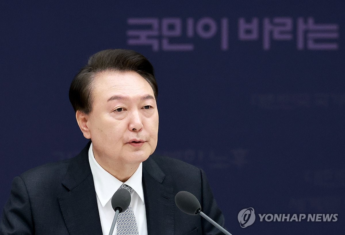 (LEAD) Yoon eases loans criteria for newlywed couples