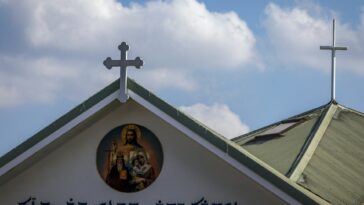 Adolescente acusado de "terrorismo" por apuñalamiento en una iglesia en Australia