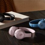 Los Beats Solo 4 vienen en negro mate, azul y rosa y cuestan $200, menos que el modelo anterior que costaba $300 cuando se lanzó en 2016.