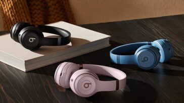 Los Beats Solo 4 vienen en negro mate, azul y rosa y cuestan $200, menos que el modelo anterior que costaba $300 cuando se lanzó en 2016.