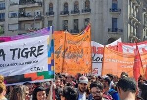 Argentinos en paro nacional contra la política educativa de Milei