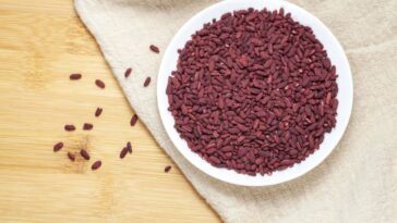 CNA explica: ¿Qué es el arroz de levadura roja, sus beneficios para la salud y sus problemas de seguridad?