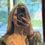 Charlotte Flair deslumbra con una preciosa selfie en bikini espejo