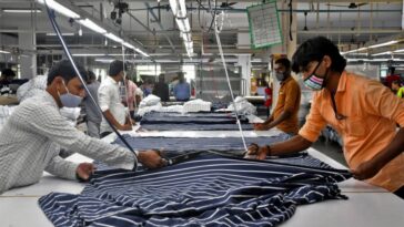 Comentario: Modi debe crear más empleos en fábricas para que la India crezca