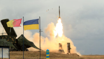 Defensas aéreas activadas cuando se detectan misiles rusos sobre la región de Kiev