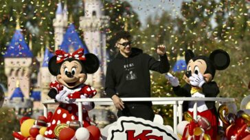 Disney busca aumentar la magia con miles de millones más para parques temáticos