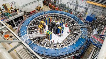 La Organización Europea para la Investigación Nuclear, más conocida como CERN, anunció que reinició el Gran Colisionador de Hadrones (LHC) subterráneo este mes, enviando haces de protones alrededor de la enorme máquina circular.