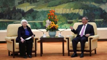 Estados Unidos y China necesitan conversaciones "difíciles", dice Yellen al primer ministro chino Li
