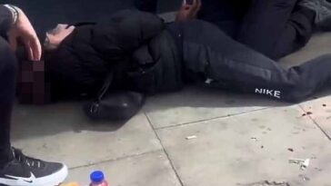 Un vídeo muestra a un hombre retenido en el suelo y esposado por agentes de policía en el sur de Londres.