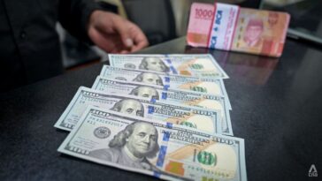 Indonesia tranquiliza a los ciudadanos mientras la rupia se debilita a su nivel más bajo en cuatro años frente al dólar estadounidense