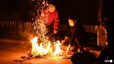 Las ciudades chinas provocan protestas por la prohibición de la venta de papel joss y las 'supersticiones feudales' para el Festival Qing Ming
