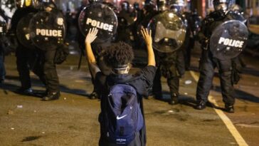 Las ciudades con jefas de policía negras tuvieron menos violencia callejera durante las protestas de Black Lives Matter de 2020