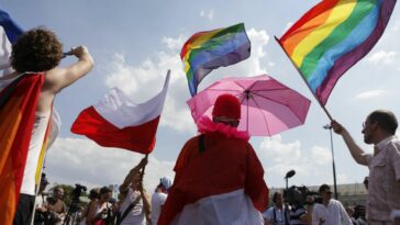 Las parejas LGBT+ de Polonia viajan al extranjero para casarse