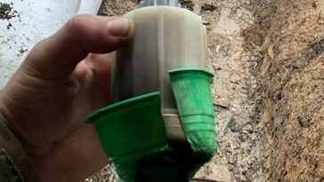 Una granada de gas K-51, que normalmente está llena de gas lacrimógeno recogido por los soldados de la 53ª Brigada Mecanizada