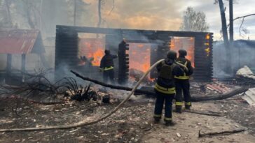 Los bombardeos rusos provocaron un gran incendio en la región de Járkov