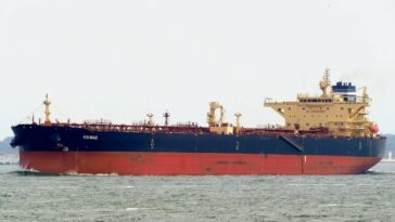 Los hutíes atacan un barco con historial de transportar petróleo ruso