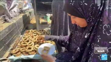 Los palestinos se preparan para la festividad de Eid al-Fitr en medio de escasez de alimentos
