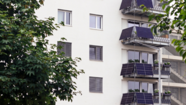 Los paneles solares para balcones experimentan un auge en Alemania