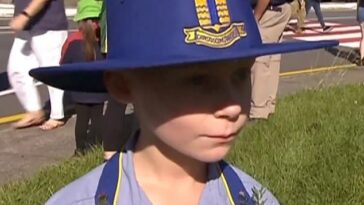 Un escolar de Queensland (en la foto) dijo que no marchó en el desfile de Anzac para honrar a su bisabuelo veterano, sino