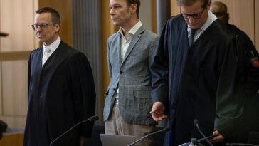Madeleine McCann sospecha que Christian Brueckner (en la foto de hoy en el tribunal) irrumpiría desnudo en apartamentos de vacaciones, le dijo un ex amigo en su juicio por delitos sexuales.