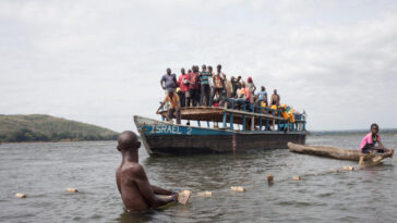 Más de 50 personas mueren tras el naufragio de un barco en República Centroafricana, dice un funcionario