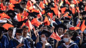 Más graduados universitarios en China recurren a ciudades más pequeñas en busca de empleo: Informe