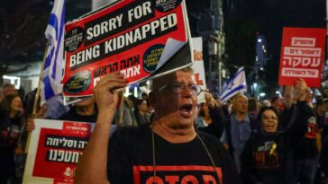 Miles de israelíes protestan contra el gobierno e instan a un acuerdo cautivo