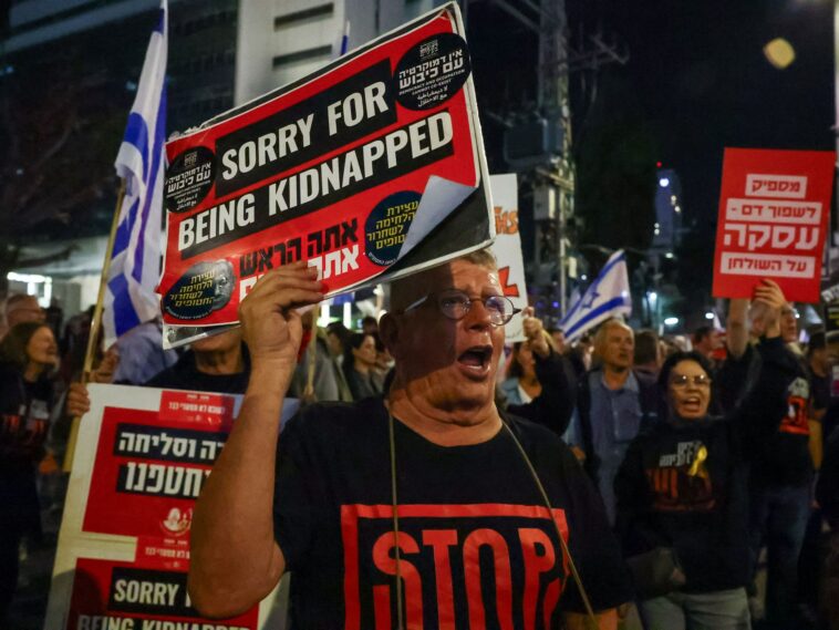 Miles de israelíes protestan contra el gobierno e instan a un acuerdo cautivo