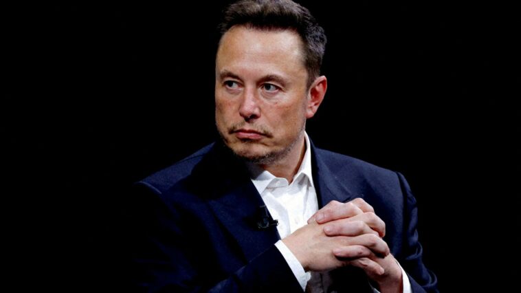 Musk realiza una visita sorpresa a Beijing mientras los autos de Tesla fabricados en China aprueban las reglas de seguridad de datos